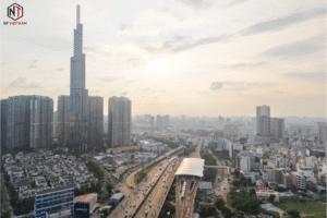 Ga Tân Cảng được lắp thang máy hỗ trợ người đi bộ. Ảnh: Thanh Tùng